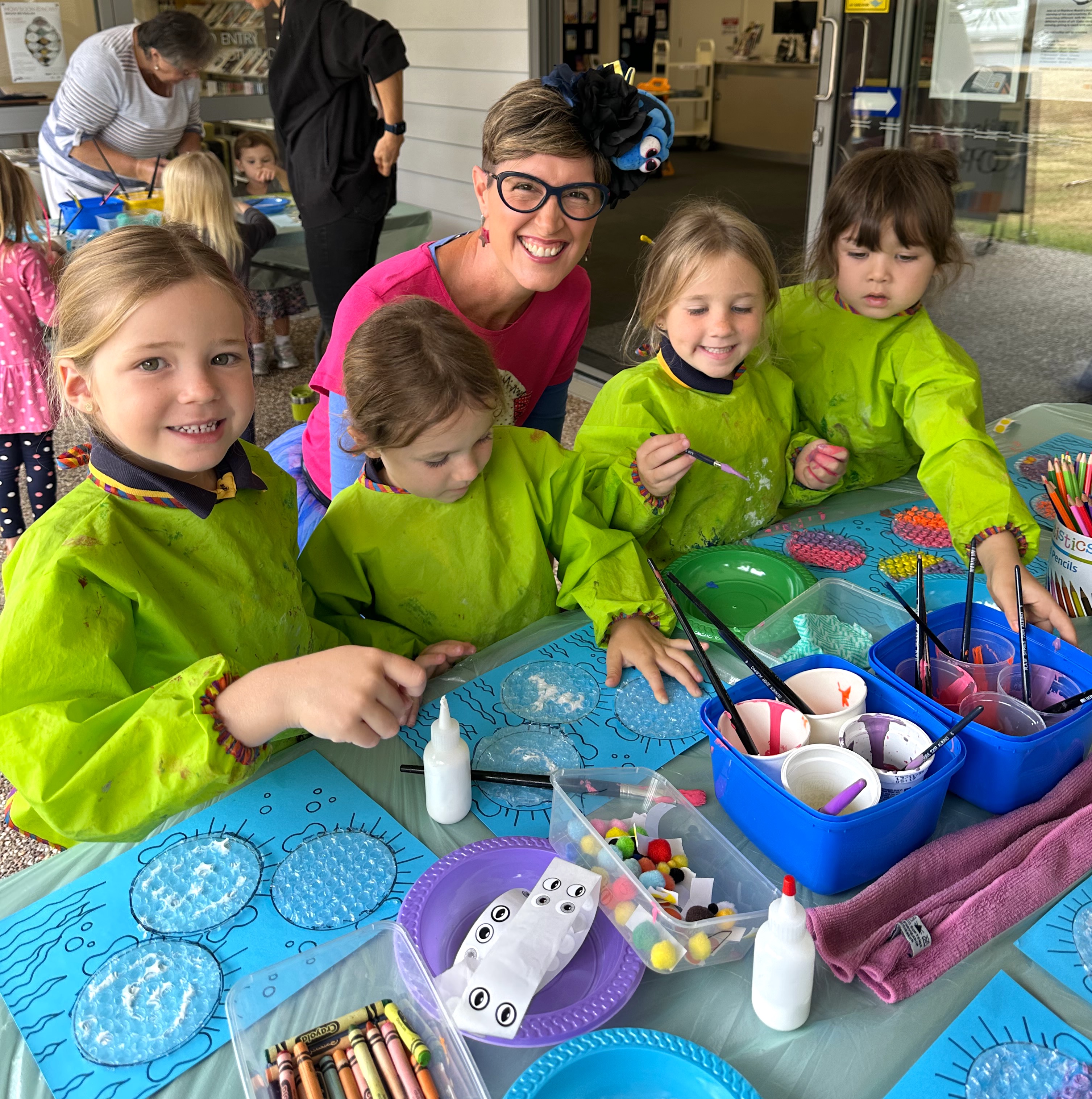 Dr Suzie Starfish 2023_RB Library visit_Rainbow preps